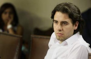 Diputado Vlado Mirosevic exigió nombres de médicos que no devuelven becas en Arica