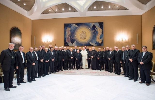 reununcia-obispos_733x475_acf_cropped