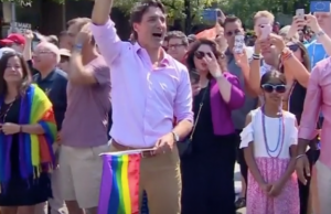 Justin Trudeau demuestra apoyo en el Vancouver Pride Festival