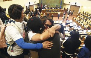 Identidad de género: gobierno ingresa reglamentos en medio de críticas por retraso