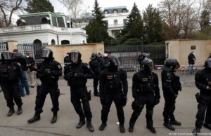 Rusia responde y expulsa del país a 20 diplomáticos checos