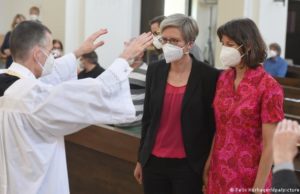 Curas alemanes bendicen parejas homosexuales y se rebelan contra el Vaticano